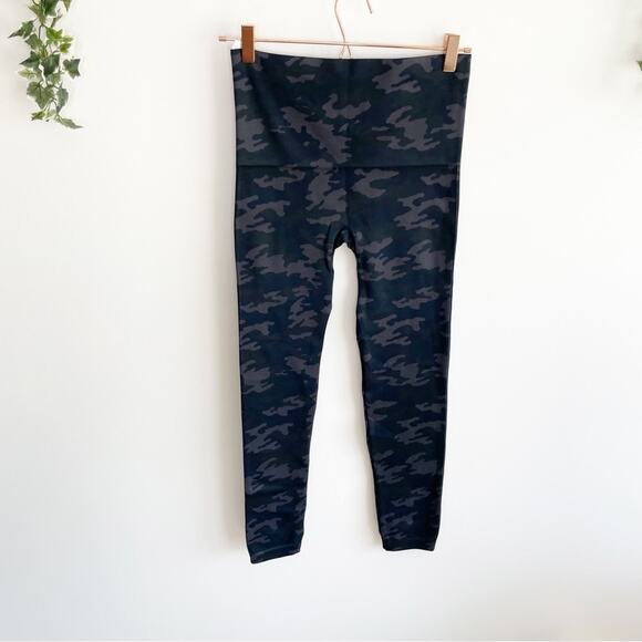 SPANX Look at Me Now Leggings in Black Camo NWT XL - Picture 7 of 8